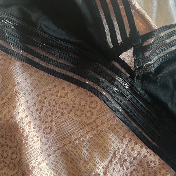 2 Bralettes - Picture 4 of 4